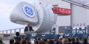 [VIDEO] Éolien en mer : les éoliennes du futur parc de Saint-Nazaire sortent d'usine