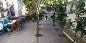 La pollution de l'air des cours des écoles parisiennes est inférieure à celle des rues adjacentes