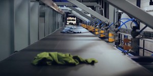 Textiles usagés : la filière compte sur le tri optique pour augmenter le recyclage