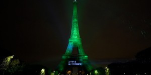 [VIDEO] La Tour Eiffel brille à l'hydrogène décarboné 