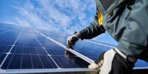 Révisions des contrats solaires : la CRE invite les producteurs à se faire entendre