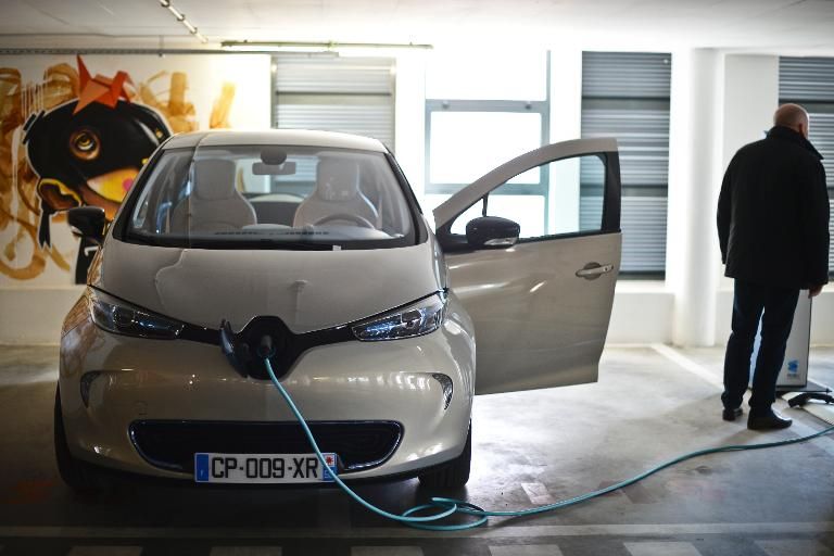 Les Autolibs et la voiture électrique Zoé jugées non «écologiques»