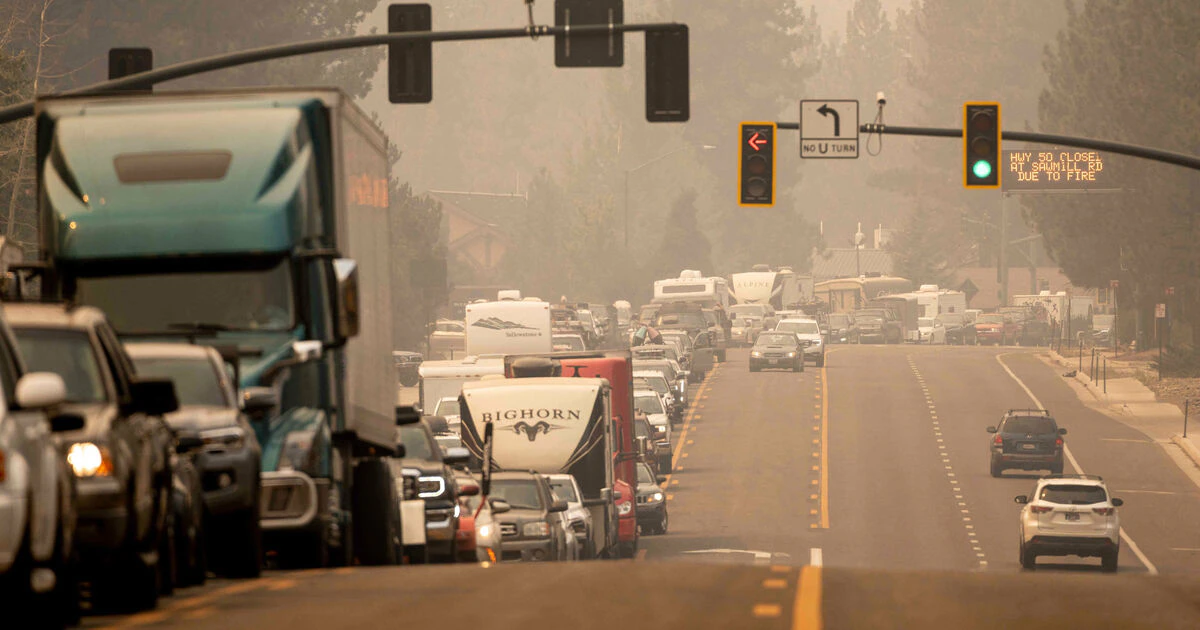 Caldor Fire : en Californie, des milliers d’évacués dans une zone touristique menacée par les flammes