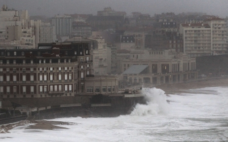 Grandes marées : Biarritz a les pieds dans l'eau