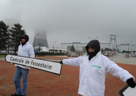 Gravelines : Greenpeace essaye d'entrer dans la centrale nucléaire
