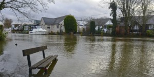 Inondations en Angleterre : le gouvernement Cameron critiqué