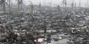 Super-typhon Haiyan : l'aide peine à s'organiser aux Philippines
