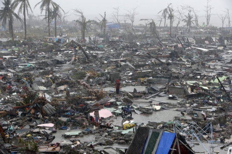 Typhon Haiyan : le difficile accès des secours sur place