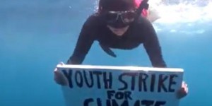 'Grève pour le climat' : Shaama Sandooyea, 24 ans, a organisé la première manifestation sous-marine au large des Seychelles