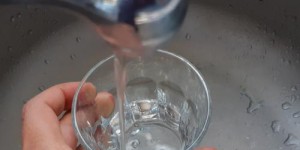 Pollution : la qualité de l'eau du robinet s'améliore pour la majorité des Fançais, mais des traces de pesticides persistent