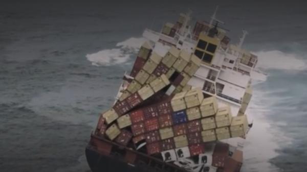 Transports maritimes : le scandale des conteneurs au fond des océans