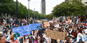 Marches pour le climat : des milliers de personnes rassemblées pour dénoncer le manque d'ambition du projet de loi