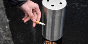Environnement : une entreprise bretonne recycle les mégots de cigarettes en mobilier urbain