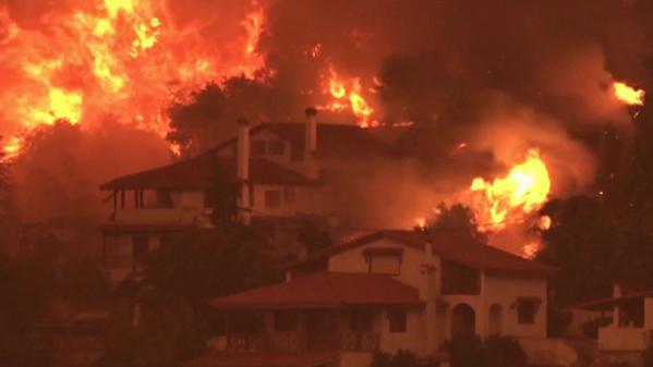 Grèce : l'île d'Eubée continue d'être ravagée par les flammes