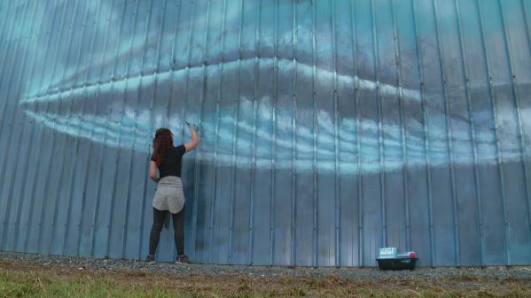 L'aéroport de La Rochelle s'habille d'une fresque grandeur nature de baleine
