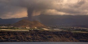 Eruption aux Canaries : l'une des deux coulées de lave n'avance plus