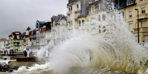 Une 'marée du siècle' sur les côtes françaises et une affluence record