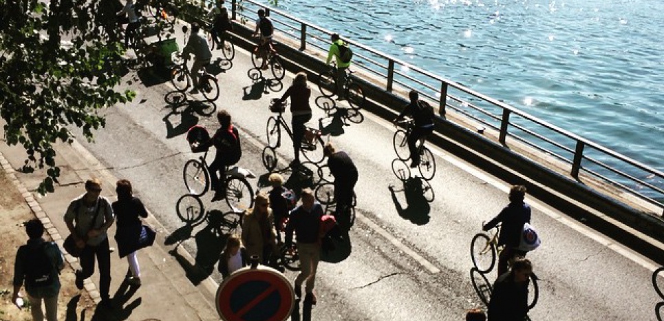 Paris rendu aux piétons et cyclistes : la 'Journée sans voiture' en images