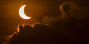 PHOTOS. Éclipse totale : le soleil disparaît en Indonésie