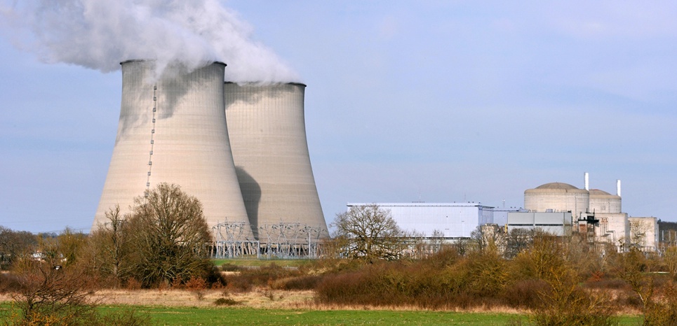 Cher : une centrale nucléaire placée sous 'surveillance renforcée'
