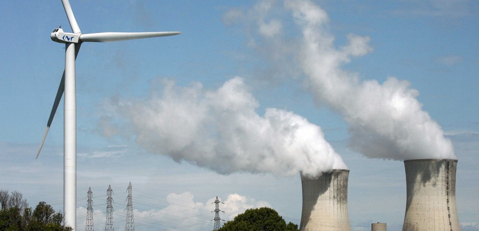 Les énergies renouvelables ont le vent en poupe, le nucléaire patine