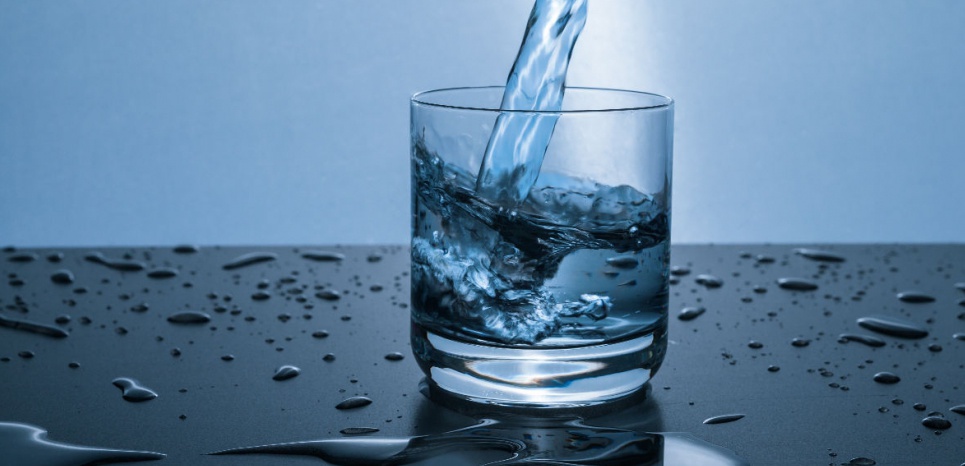 Pollution : l'eau du robinet contient des particules de plastique