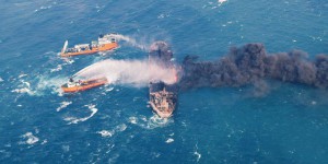 Le naufrage d'un pétrolier iranien provoque une marée noire... grande comme Paris