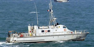 Des pêcheurs anti-pêche électrique bloquent l'accès au port de Calais