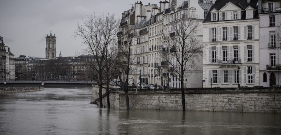 La Seine atteint son pic à Paris, une lente décrue s'annonce