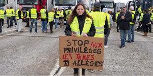 'Gilets jaunes' : Macron lâche du lest sur la transition écologique et la vignette poids lourd