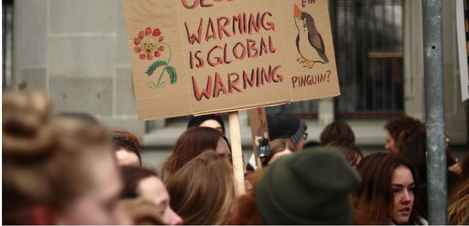 Des lycéens suisses sèchent les cours pour dénoncer l’inaction sur le climat