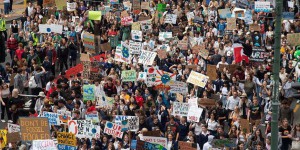 'Il n'y a pas de planète B' : la jeunesse du monde entier manifeste pour le climat
