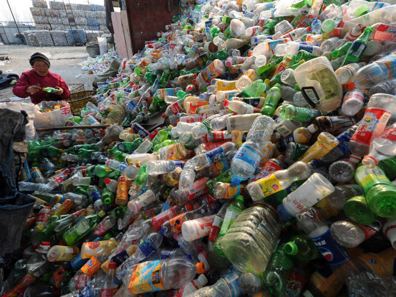 Début des négociations à Paris pour mettre fin à la pollution plastique