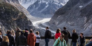 « Les glaciologues du XXIᵉ siècle n’annoncent jamais de bonnes nouvelles » : au Mont-Blanc, l’inexorable recul de la mer de Glace