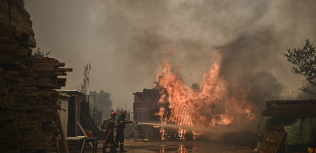 Incendies en Grèce : des milliers de personnes évacuées d’un quartier du nord d’Athènes