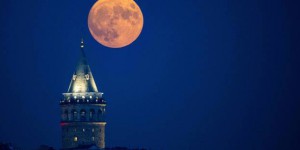 Qu’est-ce que cette rare « super Lune bleue », visible dans la nuit de mercredi à jeudi ?
