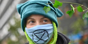 Le Bourget : contre les jets privés, des militants écolos s’introduisent à l’aéroport et y plantent des arbres