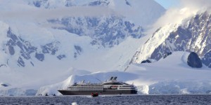 19 000 euros pour regarder fondre l’Antarctique : le développement à risque du tourisme dans le pôle Sud