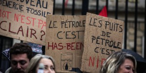 Une centaine d’écologistes mobilisés en Gironde contre un projet de forage pétrolier